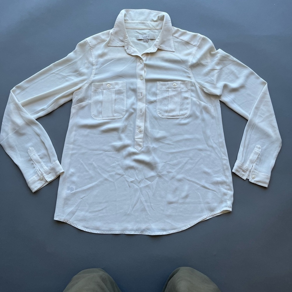 White lightweight loft button up shirt size S